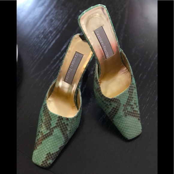 Stunning, sexy, Italian made and bought, green lizard mules. - Picture 3 of 5
